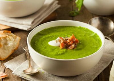 Herrliche-Erbsensuppe-aus-frischen-Erbsen