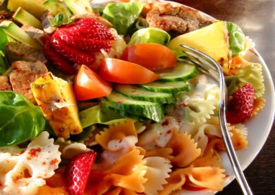 Sommerlicher-Nudelsalat-mit-Aioli