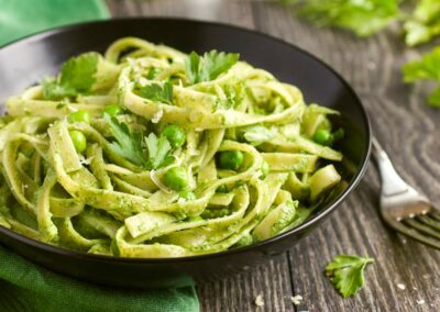 Tagliatelle-mit-Spinat-Erbsen-Pesto