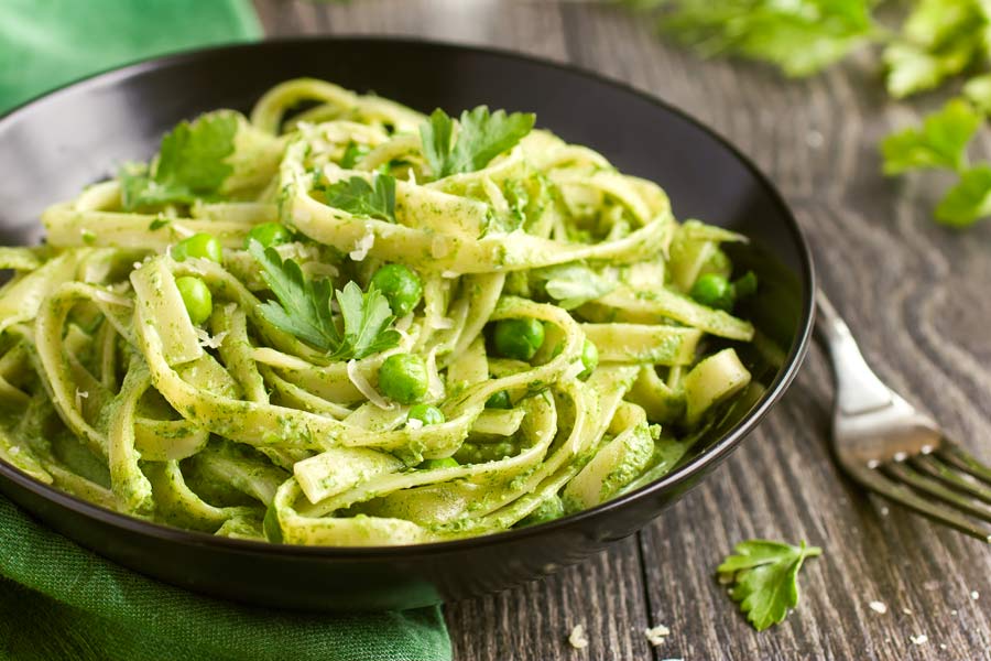 tagliatelle mit spinat erbsen pesto gesund gut essen