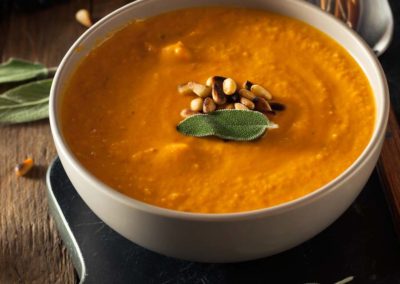 Moehrensuppe-mit-Ingwer-und-Salbei