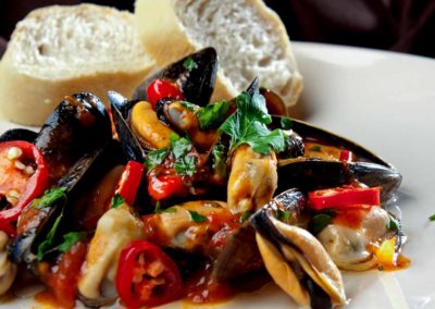 Feine-Miesmuscheln-mit-Tomaten-Paprika-und-Gartengemuese