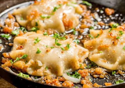 pilzravioli-mit-roestzwiebeln-und-schnittlauch