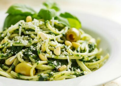 Baerlauchspaghetti-mit-Pinienkernen