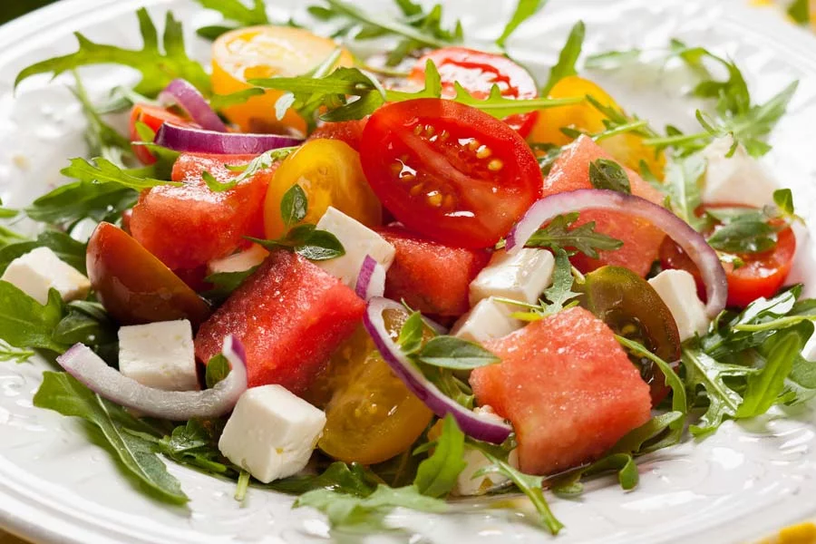 Feta-Wassermelonen-Salat-mit-Tomaten