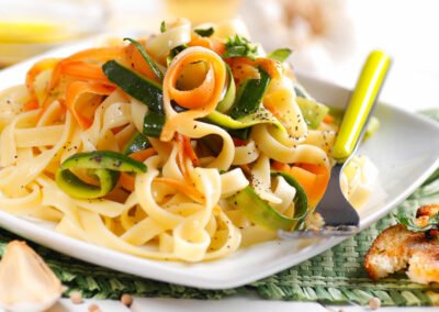Tagliatelle-mit-Zucchini-Moehrensauce