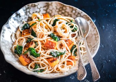 Kuerbisspaghetti-mit-Spinat