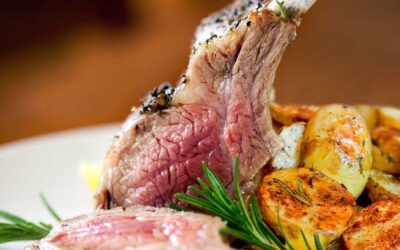 Lammkarree mit Schalottenconfit und Ofenkartoffeln