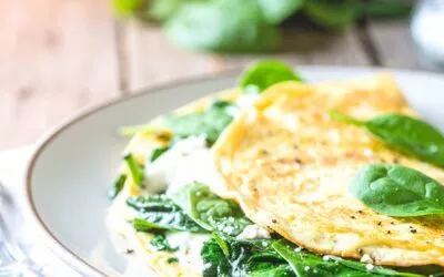 Omelett gefüllt mit Spinat und Käse
