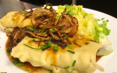 Maultaschen mit Röstzwiebeln und Kartoffelsalat