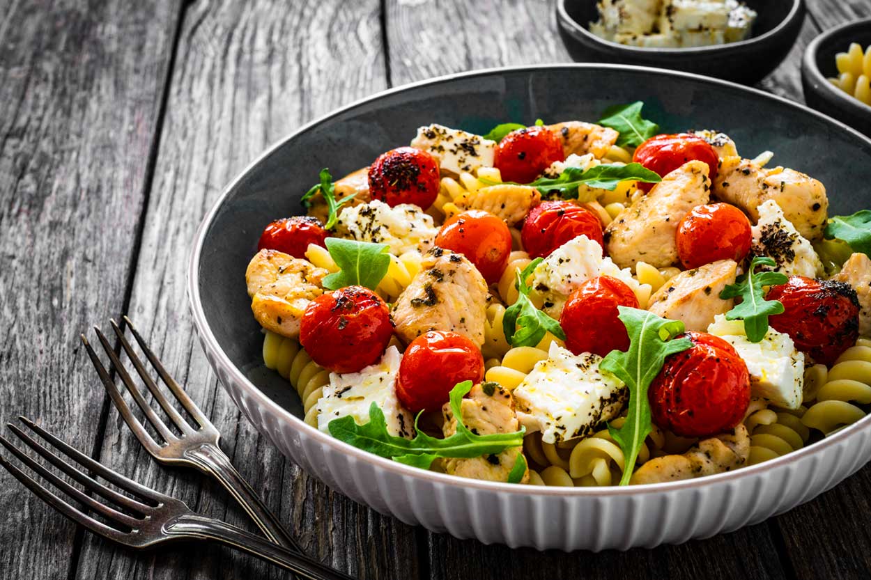 Pasta mit Hähnchenbrust und Feta - Gesund gut Essen