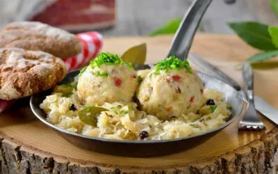 Speckknödel mit Sauerkraut