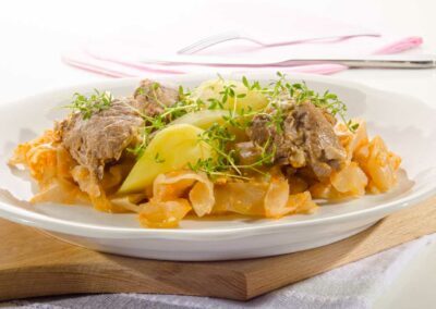 Szegediener mit Kartoffeln