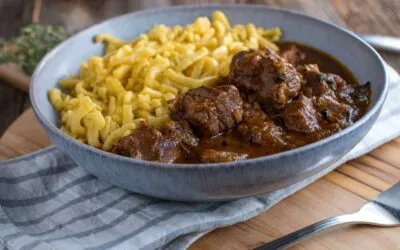 Biergulasch mit Spätzle