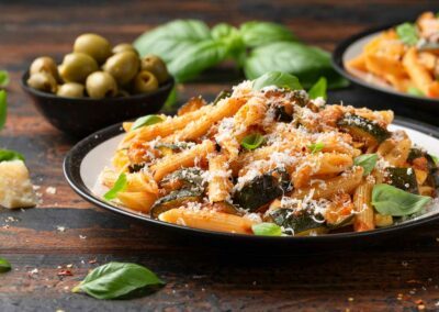 Penne mit Zucchini und Tomaten