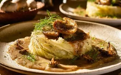 Weißkohlsteaks mit Fenchel-Kartoffel-Püree und Pilzsauce