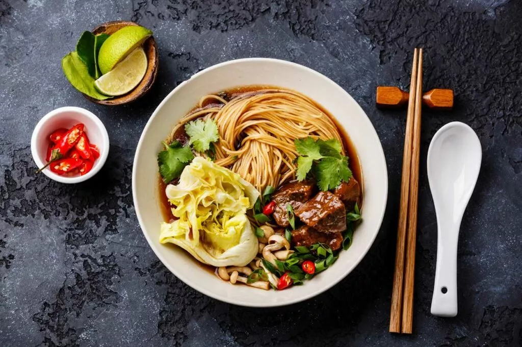 Asia-Nudeln-mit-Rindfleisch