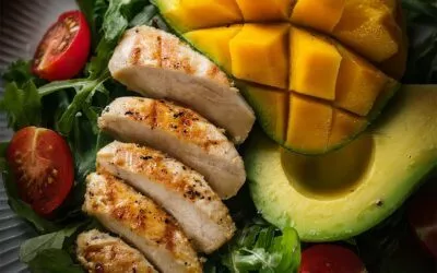 Hähnchen-, Mango- und Avocado-Salat