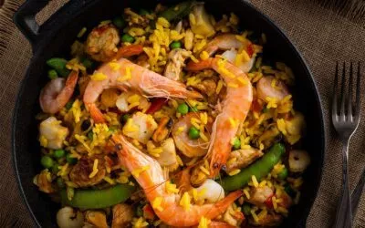 Paella mit Meeresfrüchten und Hühnchen