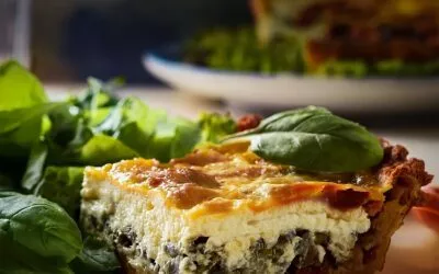 Spinat-Feta-Quiche mit grünem Salat