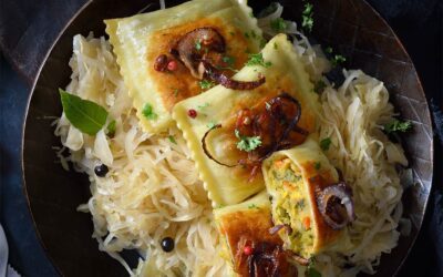 Vegetarische Maultaschen auf Sauerkraut