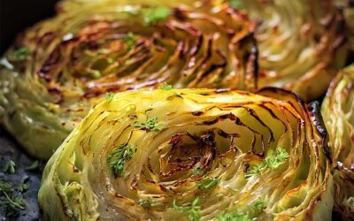 Knusprige Spitzkohl-Steaks aus dem Ofen