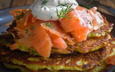 Kartoffelpuffer mit Räucherlachs & Sauerrahm
