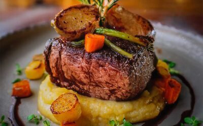 Filetsteak auf Selleriepüree mit Wurzelgemüse