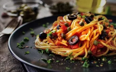 Spaghetti mit Tomaten, Kapern & Oliven