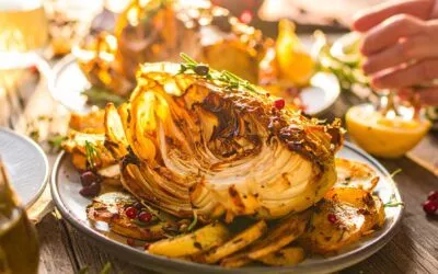 Gebackener Spitzkohl auf Rosmarin-Kartoffelbett