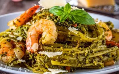 Die verführerische Grill-Pasta mit Garnelen und Basilikum-Pesto