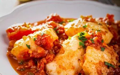 Sanft gebratene Kabeljaufilets in mediterranem Tomatenragout