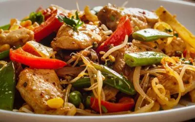 Hähnchenfilet und Gemüse im Wok