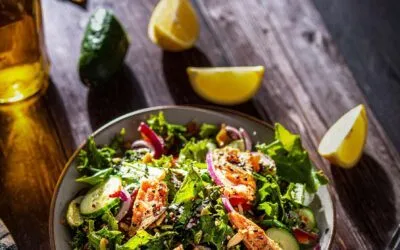 Geräucherter Makrelen- und Gurkensalat