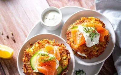 Kartoffelpuffer mit Lachs, Dill-Zitronen-Creme und Gurke