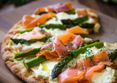 Flammkuchen mit Spargel und Lachs