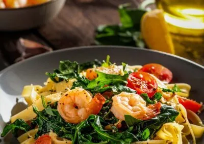 Tagliatelle mit Garnelen, Rucola & Kirschtomaten