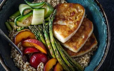 Bowl mit Halloumi und Spargel